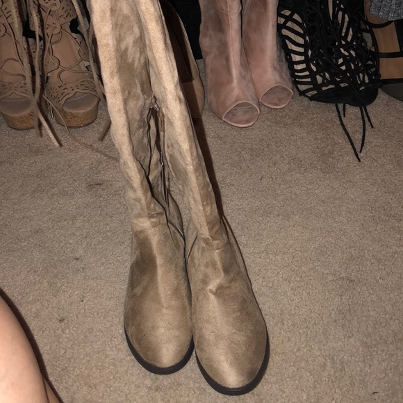 Boots - Picture 2 of 7